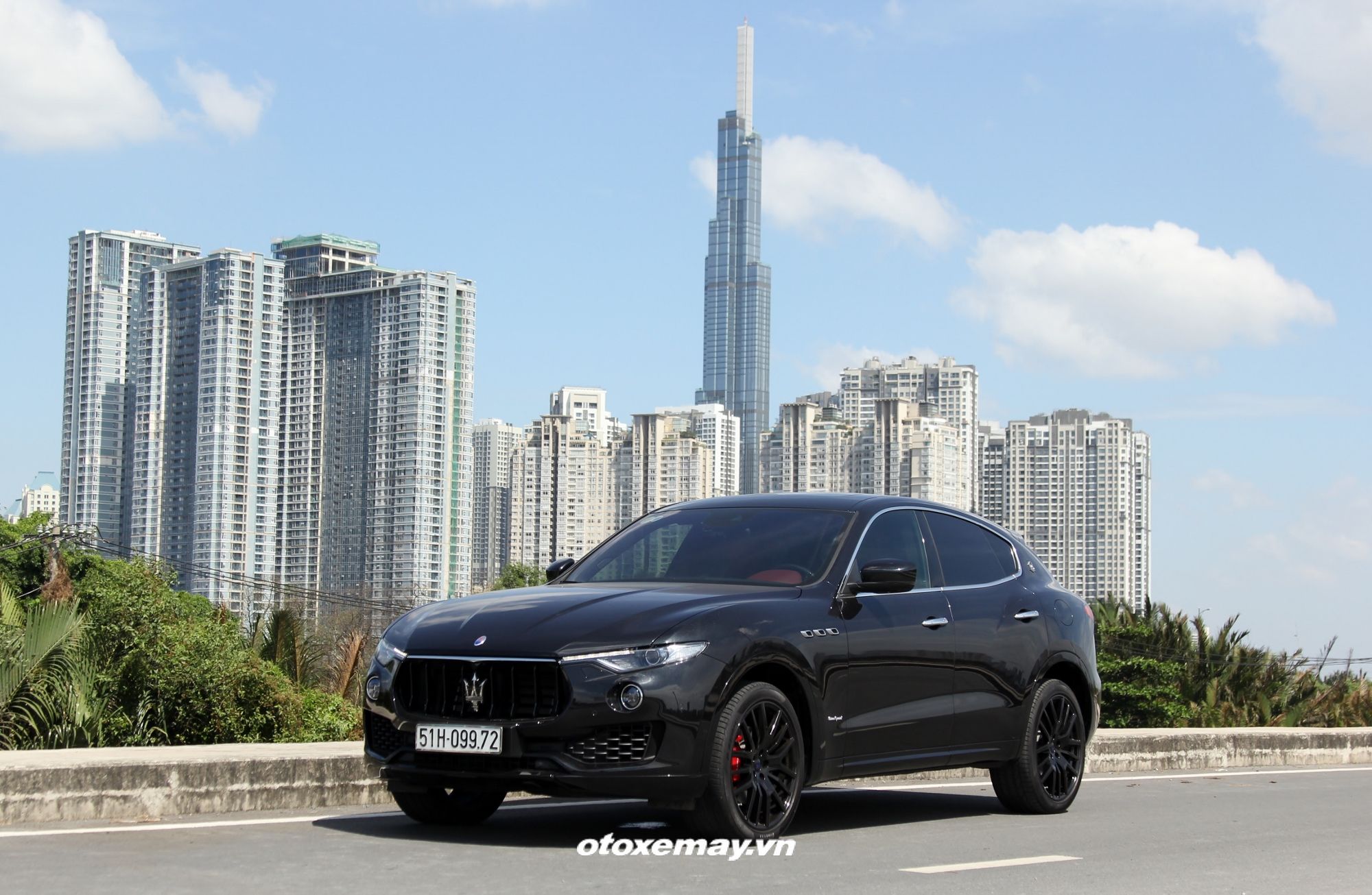 SUV tiên phong Maserati Levante tăng tốc bất ngờ trên phố Sài thành